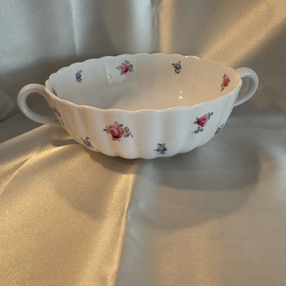 Spode ‘Dimity’ White Porcelain Floral Handled Soup Bowl with Pink Rose Pattern💐